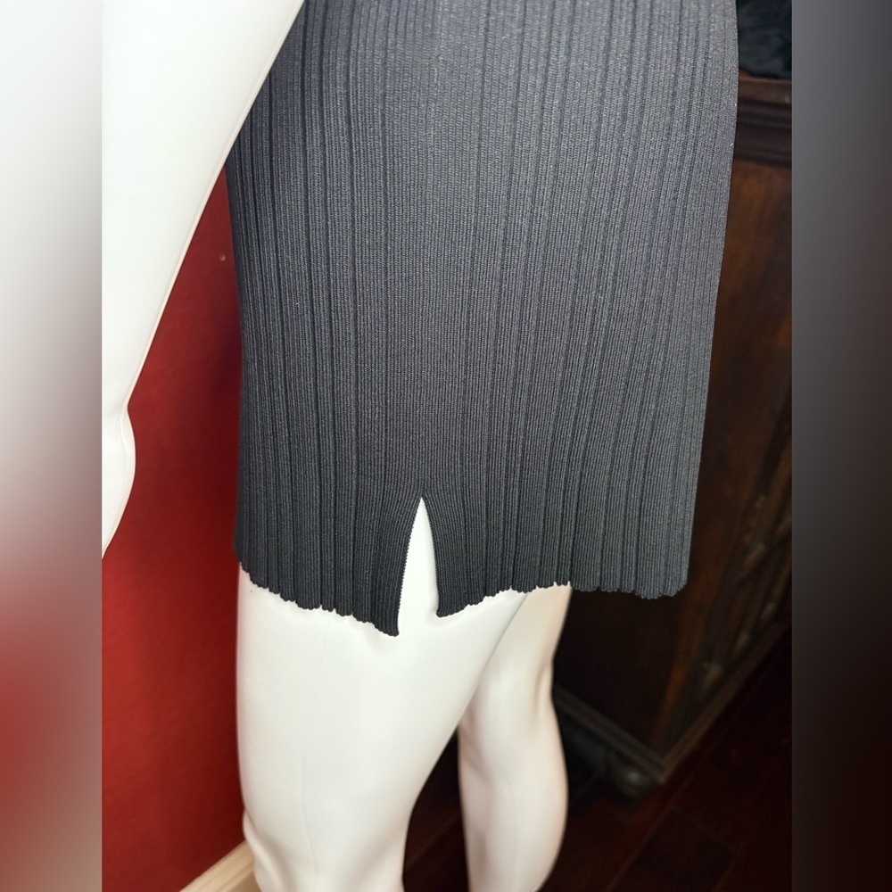 Cult Gaia ‘Bari’ Knit Short in Black. Size S - Picture 3 of 7